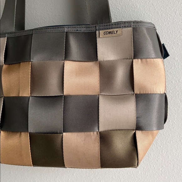 Comely Woven Seatbelt Tote Bag - Beige, Black, and Brown - Picture 2 of 7